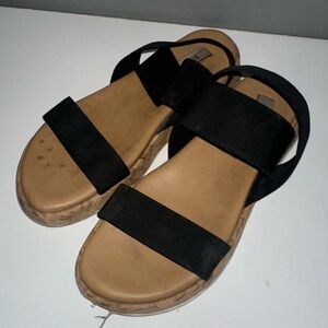 Steve Madden Black and Tan Sandals